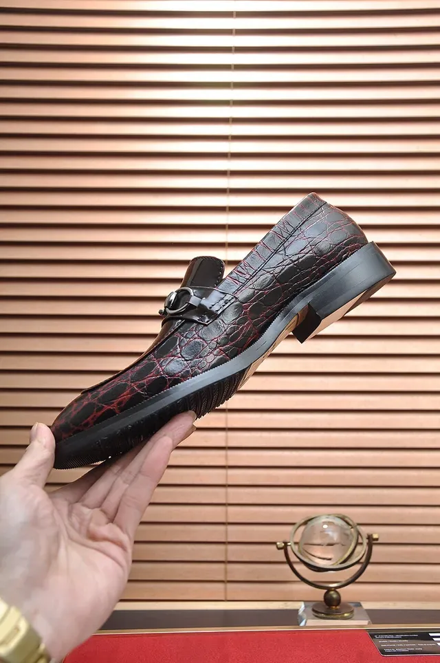 Gucci Horsebit 1955 Crocodile-Embossed Red Crackled Loafers 8
