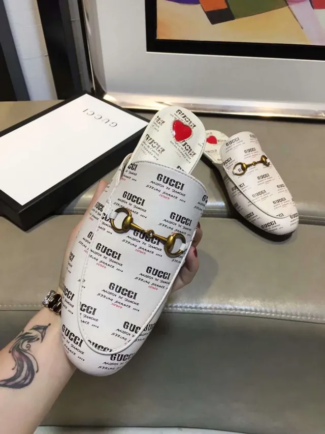 Gucci Horsebit 1955 Logo-Print mocassins en cuir blanc slip-on 6