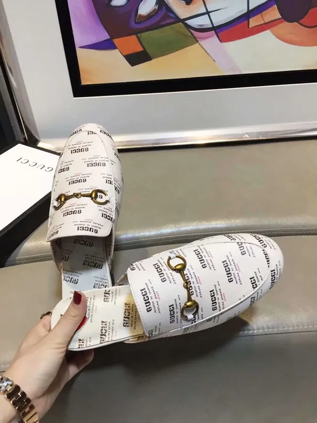 Gucci Horsebit 1955 Logo-Print mocassins en cuir blanc slip-on 8