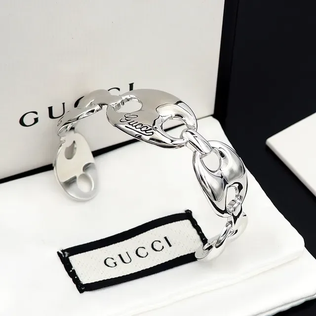 Gucci Horsebit 1955 مصقول بلون فضي حلقات بيضاوية متشابكة سوار كوف 2