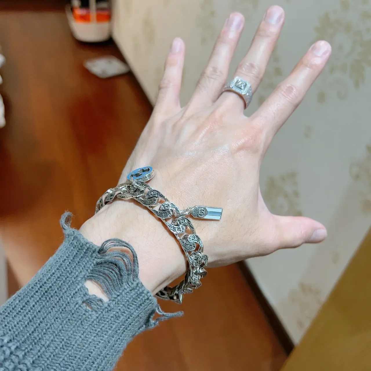 Gucci Iconic Silver Blue Ornate Engraved Curb-Link Chain Dual Enamel Charms Bracelet 5