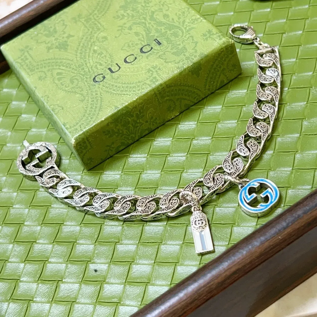 Gucci Iconic Silver Blue Ornate Engraved Curb-Link Chain Dual Enamel Charms Bracelet 9