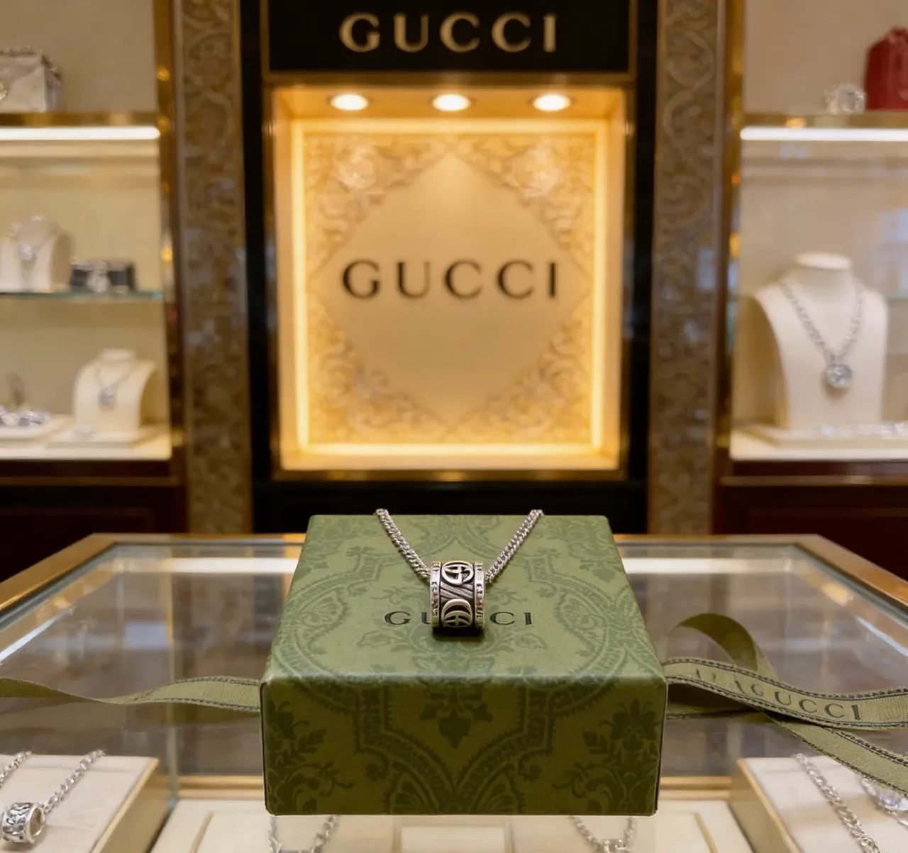 Gucci Interlocking G Cylindrical Pendant Necklace 2