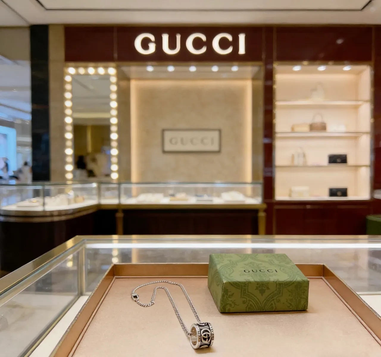 Gucci Interlocking G Cylindrical Pendant Necklace 3