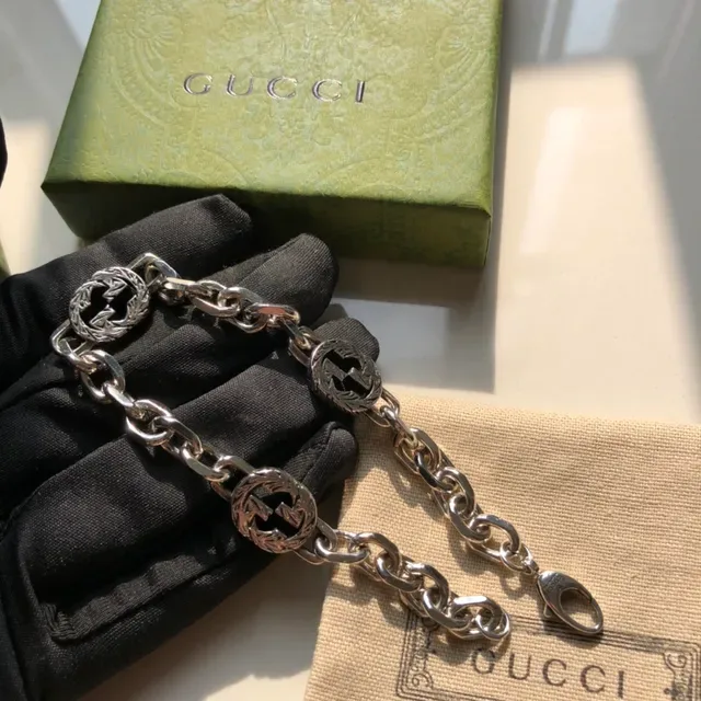Gucci Interlocking G Medallion Chain Bracelet 8