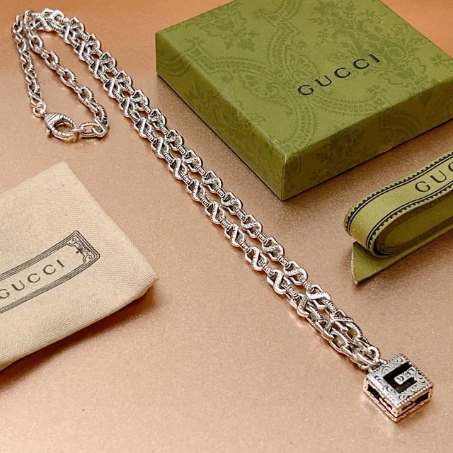 Gucci Interlocking G Pendant Silver-Tone Chain Necklace 2