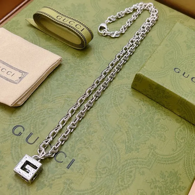 Gucci Interlocking G Pendant Silver-Tone Chain Necklace 8
