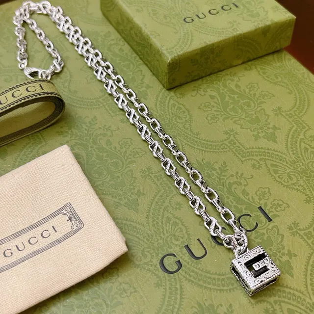Gucci Interlocking G Pendant Silver-Tone Chain Necklace 9