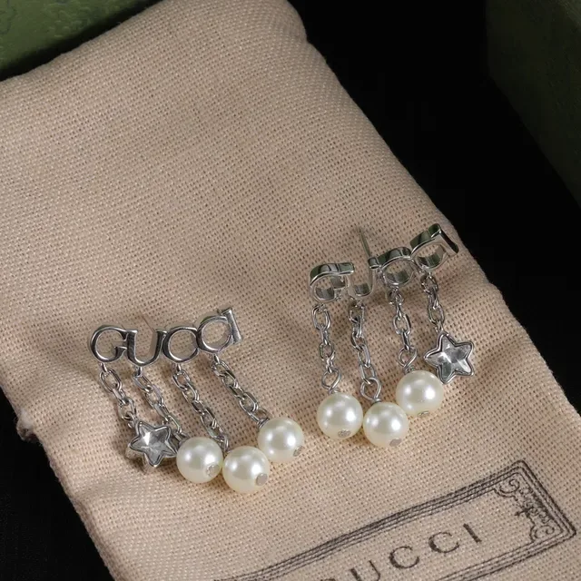Gucci Logo Charm Chain Pearl Star Dangle Earrings 3
