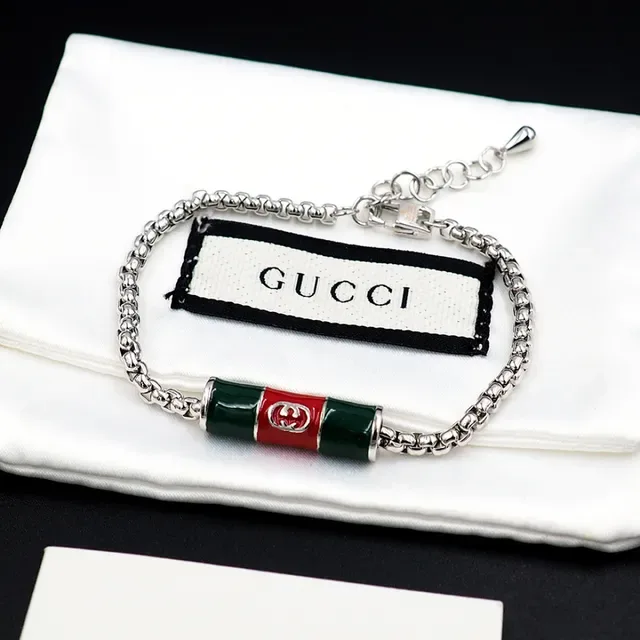 Gucci मल्टीकलर सिल्वर कर्ब चेन एनामेल सिलिंडर चार्म ब्रेसलेट 12