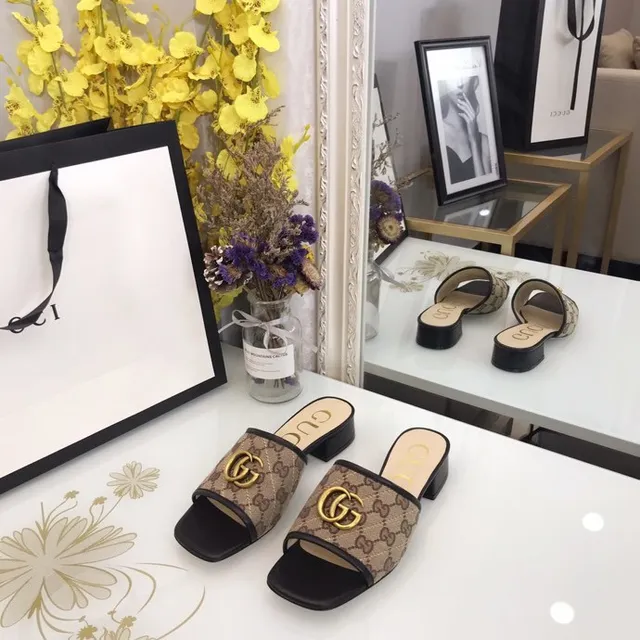 Gucci Ophidia GG Monogram Canvas Gold Buckle Sandales casuales 2