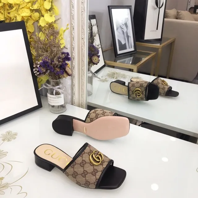 Gucci Ophidia GG Monogram Canvas Gold Buckle Sandales casuales 4