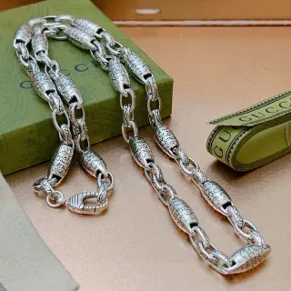 Gucci 精美卷轴雕刻桶形链节项链