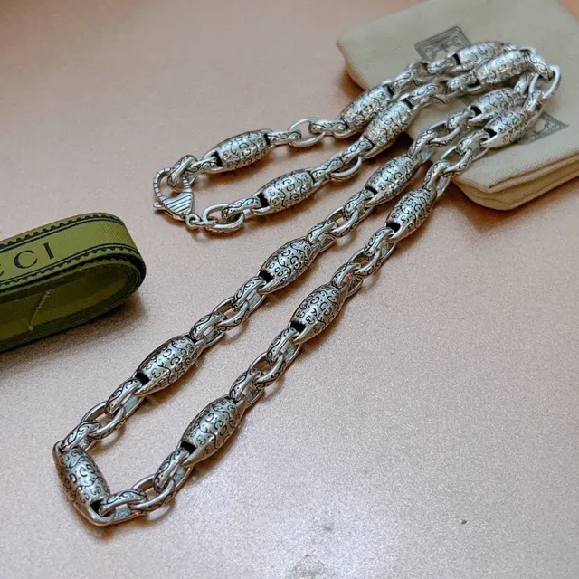 Gucci Ornate Scroll-Engraved Barrel Link Necklace 2