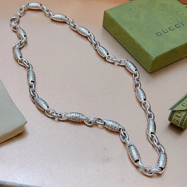 Gucci Ornate Scroll-Engraved Barrel Link Necklace 5