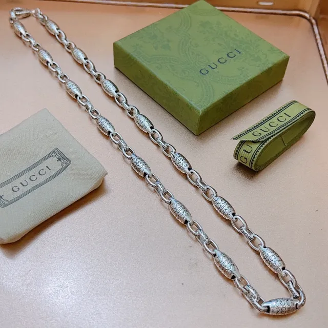 Gucci Ornate Scroll-Engraved Barrel Link Necklace 8