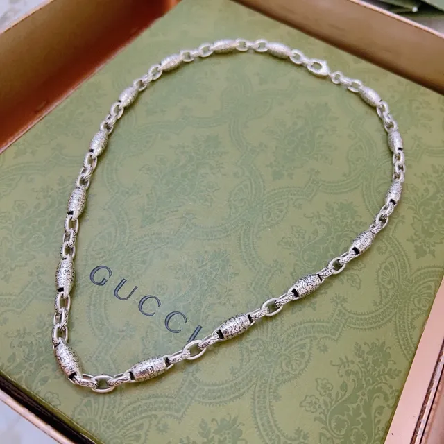 Gucci Ornate Scroll-Engraved Barrel Link Necklace 9