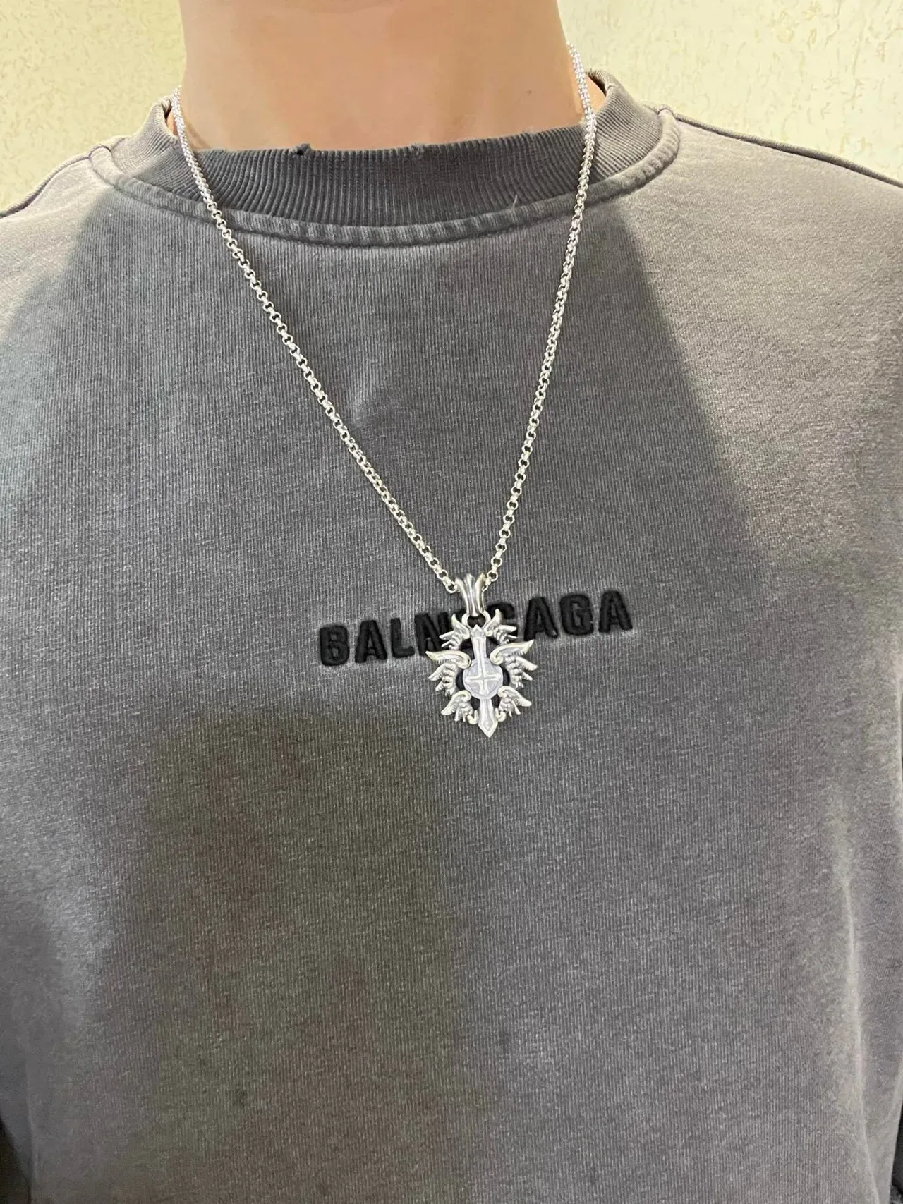 Gucci Ornate Silver-Tone Cross Motif Necklace 5