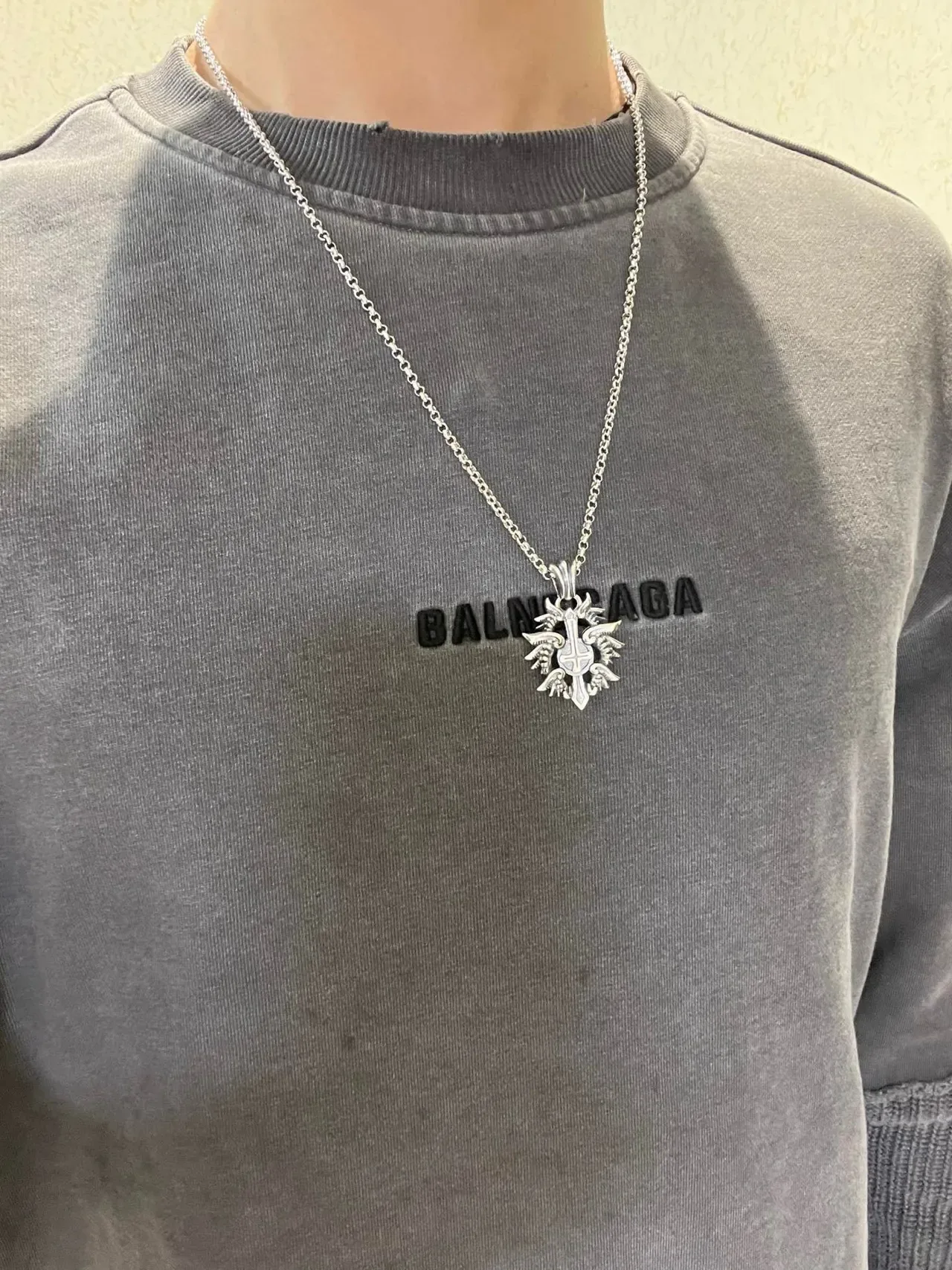 Gucci Ornate Silver-Tone Cross Motif Necklace 8