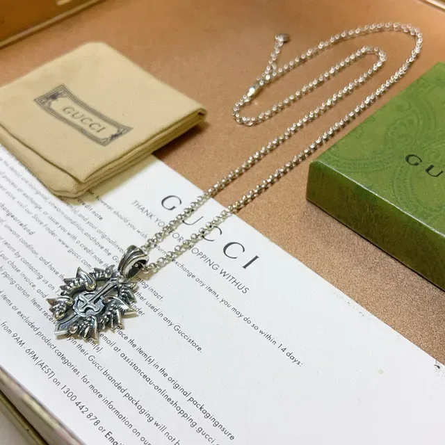 Gucci Ornate Silver-Tone Cross Motif Necklace 9