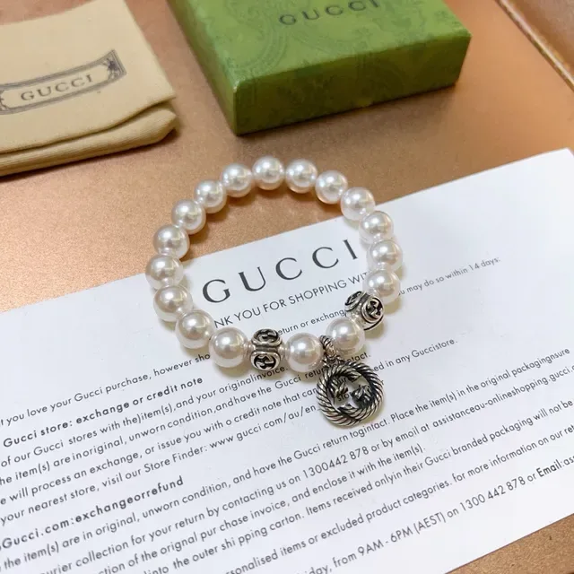 Gucci Pearl and Interlocking G Charm Bracelet 3