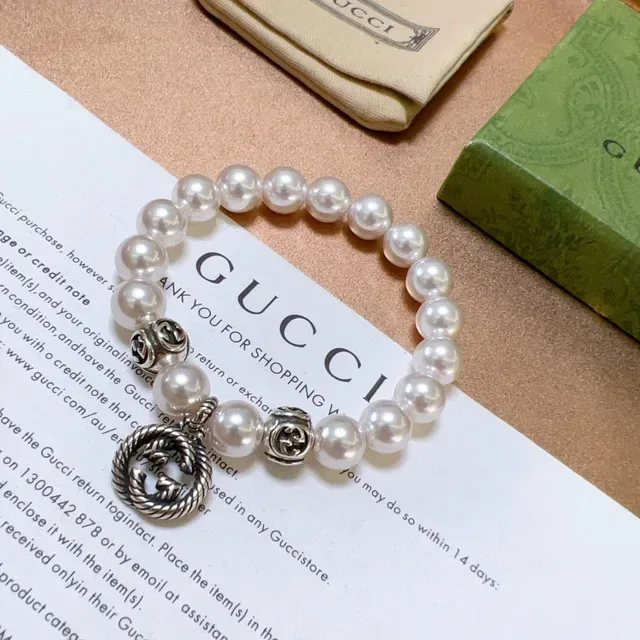 Gucci Pearl and Interlocking G Charm Bracelet 4