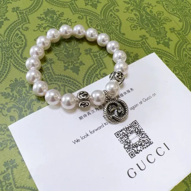 Gucci Pearl and Interlocking G Charm Bracelet 9