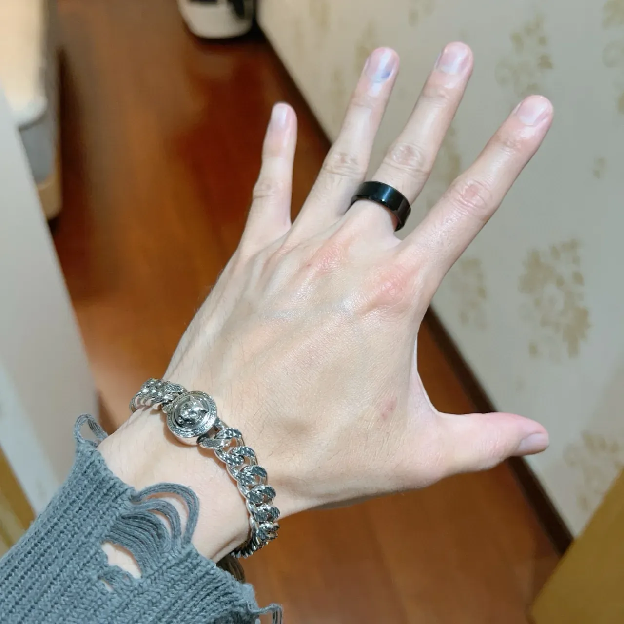 Gucci Polished Black Wide Band Ring 2