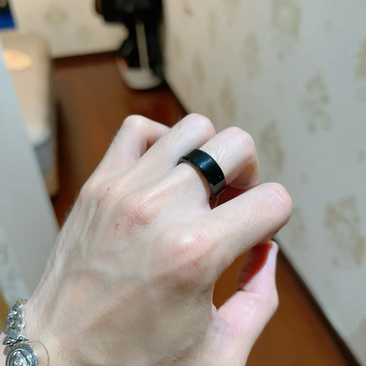 Gucci Polished Black Wide Band Ring 8