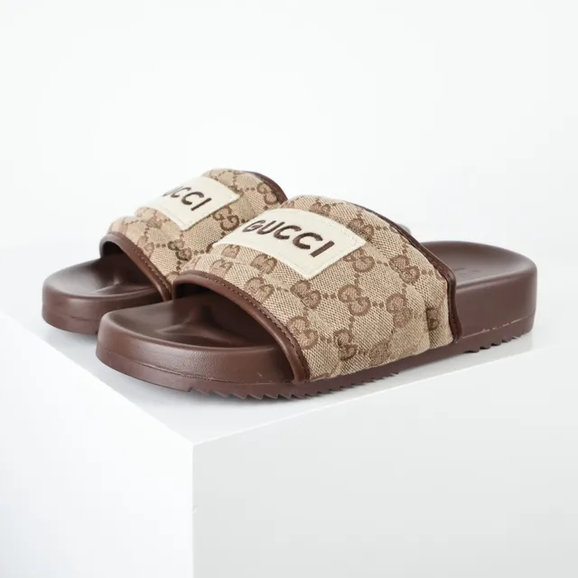 Gucci Screener বেইজ এবং বাদামি GG Supreme Canvas স্লিপার্স 2