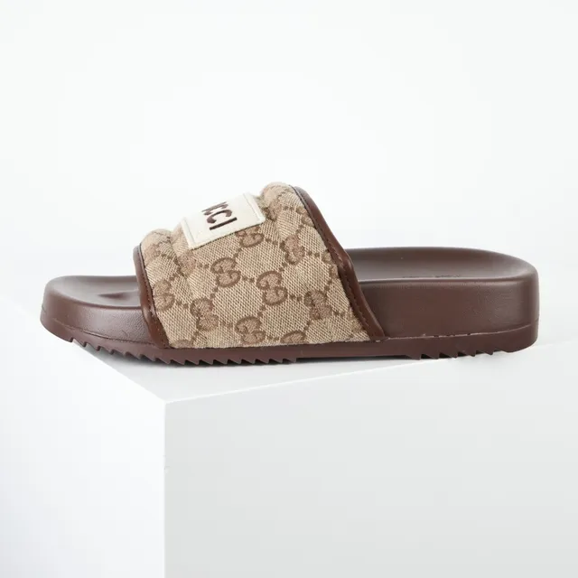 Gucci Screener বেইজ এবং বাদামি GG Supreme Canvas স্লিপার্স 9