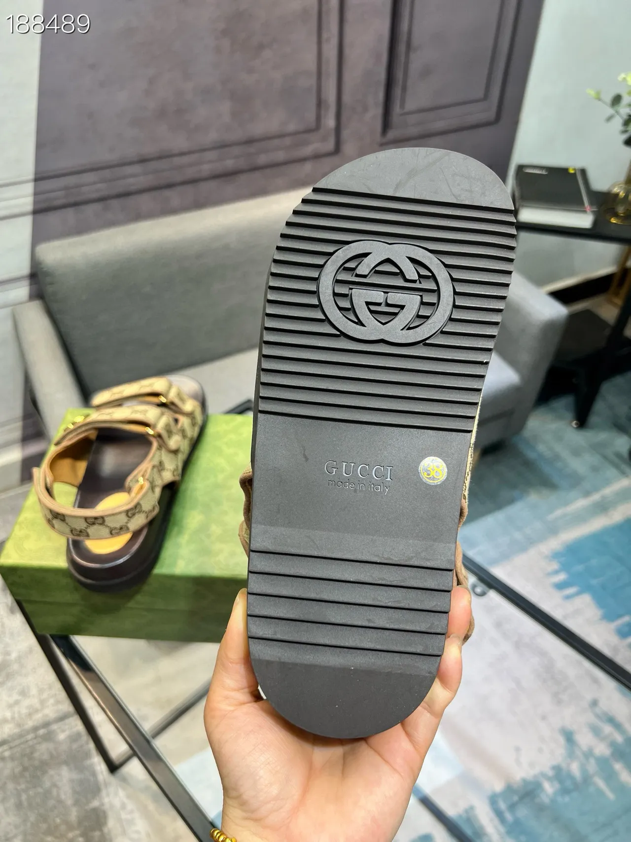 Sandalias casuales Gucci Screener beige GG Monogram lona y cuero marrón 3