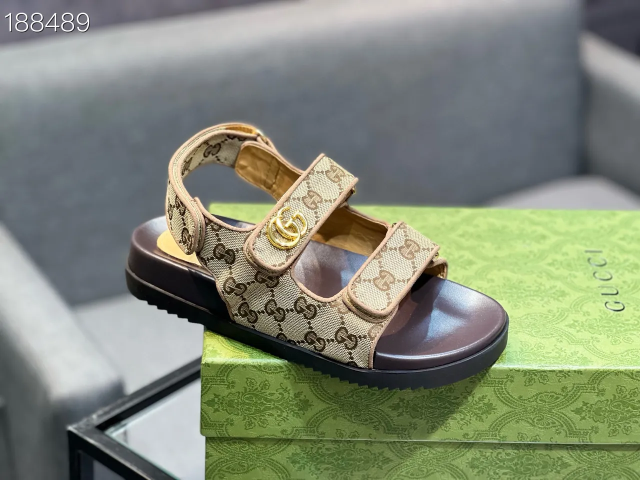 Sandalias casuales Gucci Screener beige GG Monogram lona y cuero marrón 4