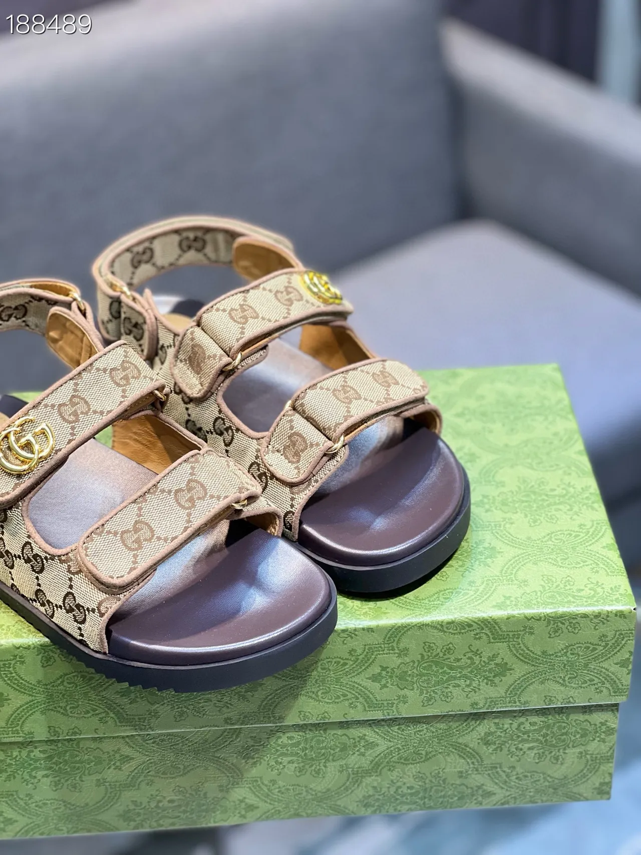 Sandalias casuales Gucci Screener beige GG Monogram lona y cuero marrón 5