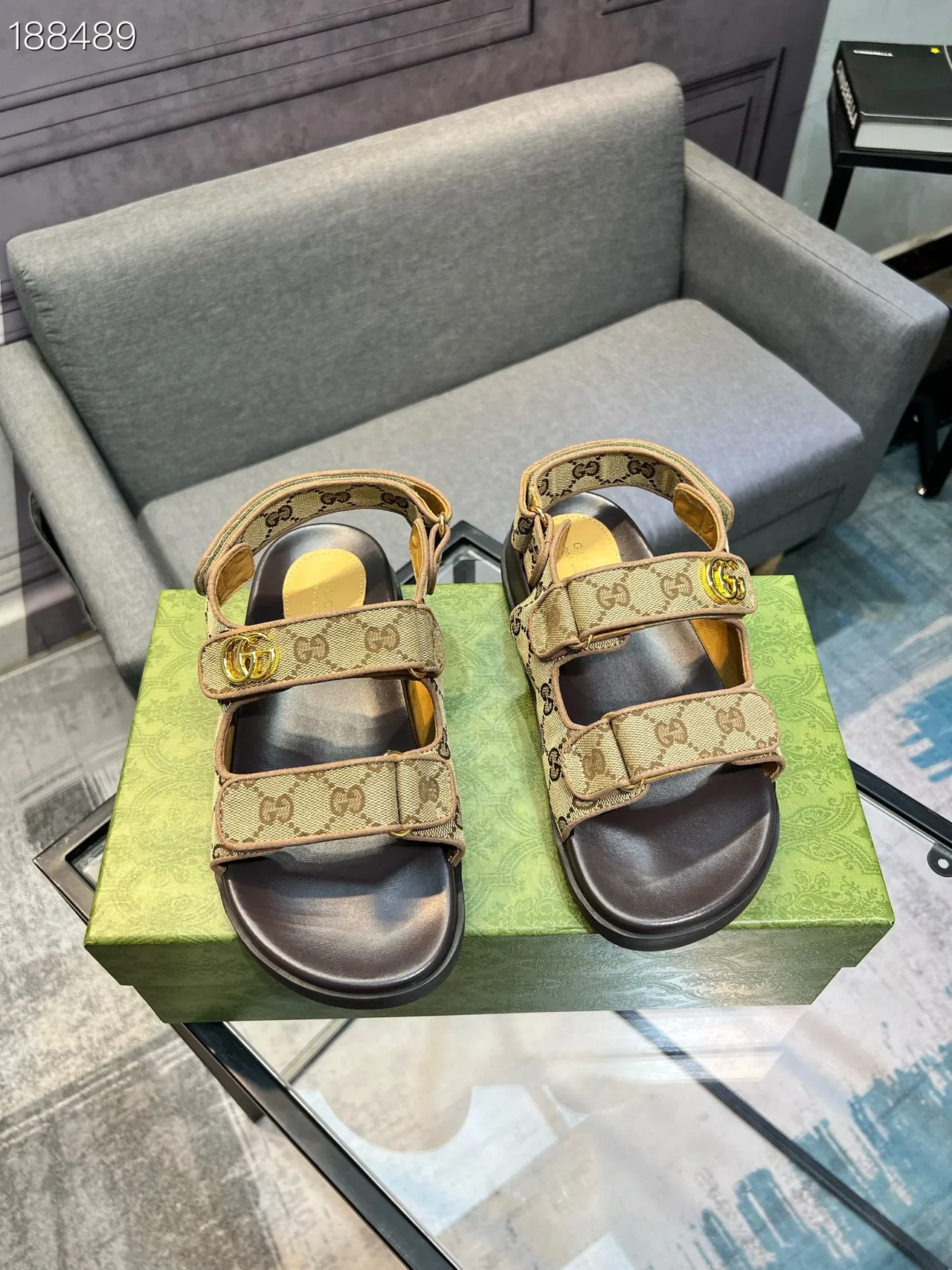 Sandalias casuales Gucci Screener beige GG Monogram lona y cuero marrón 7