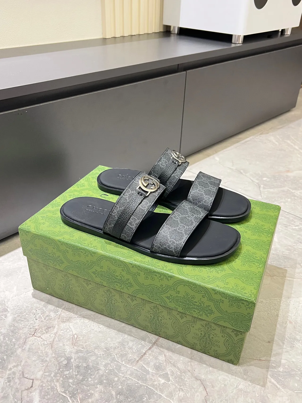 Gucci Screener GG Monogram Black Gray Pantuflas 3