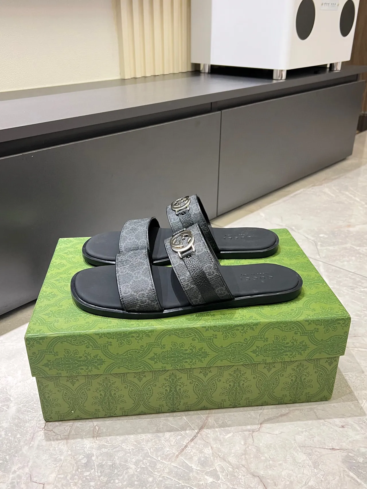 Gucci Screener GG Monogram Black Gray Pantuflas 4