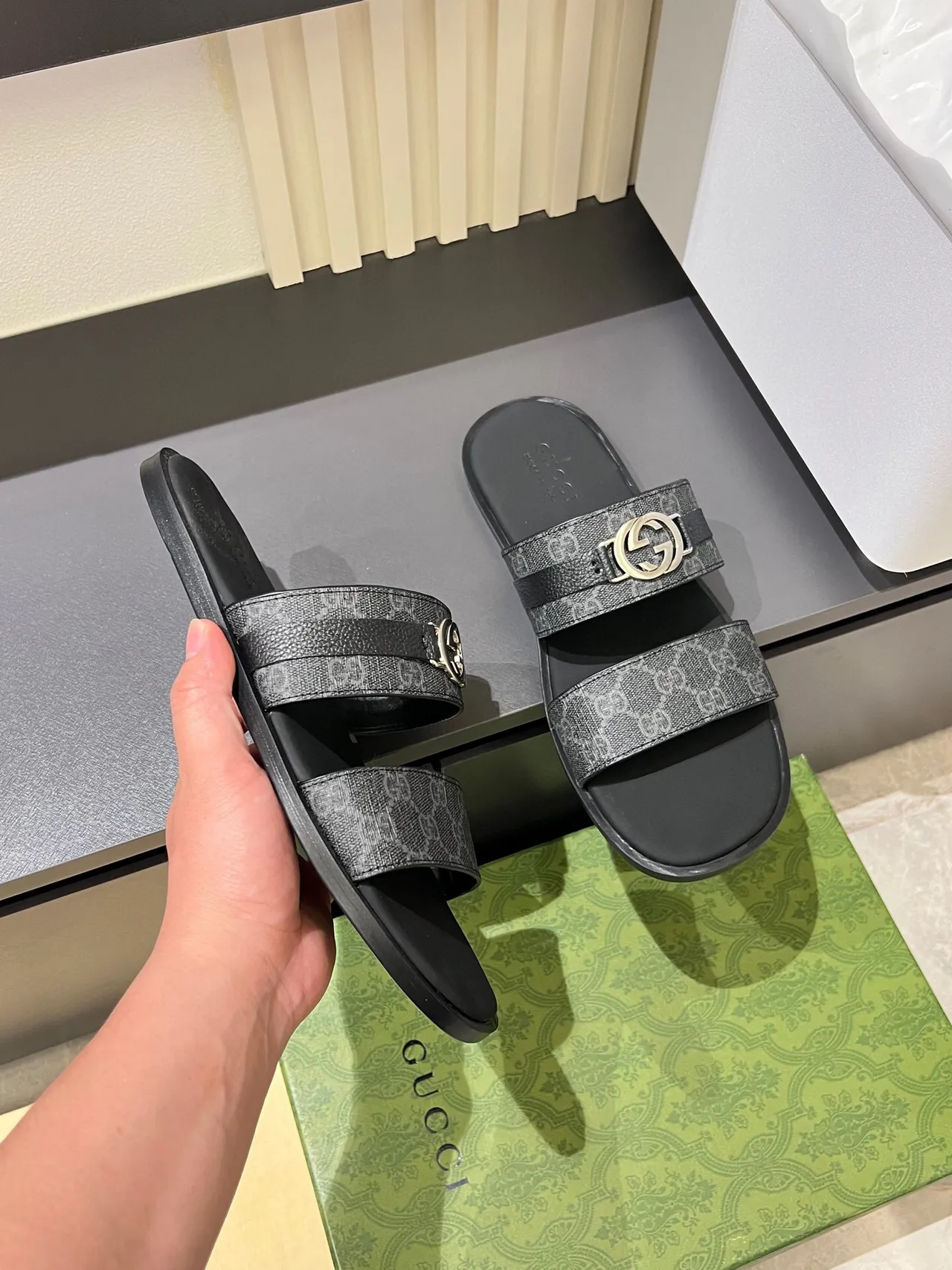 Gucci Screener GG Monogram Black Gray Pantuflas 5