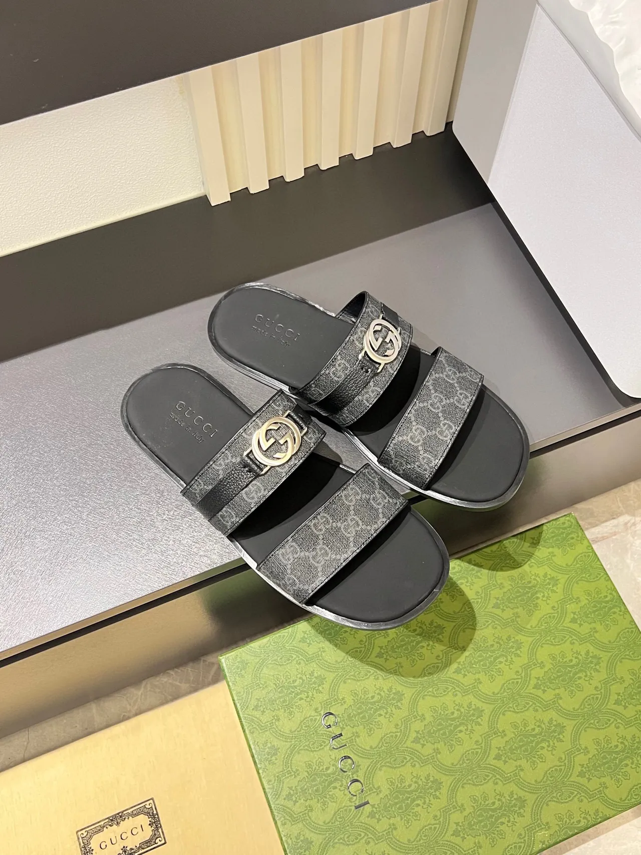 Gucci Screener GG Monogram Black Gray Pantuflas 6