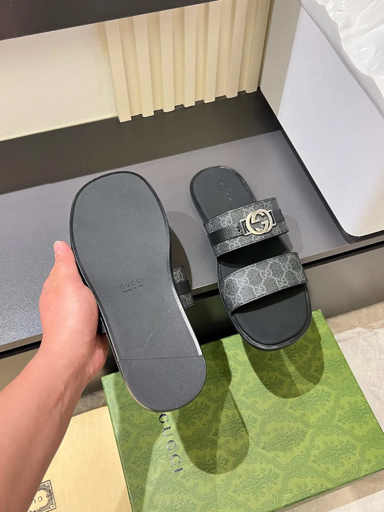 Gucci Screener GG Monogram Black Gray Pantuflas 7