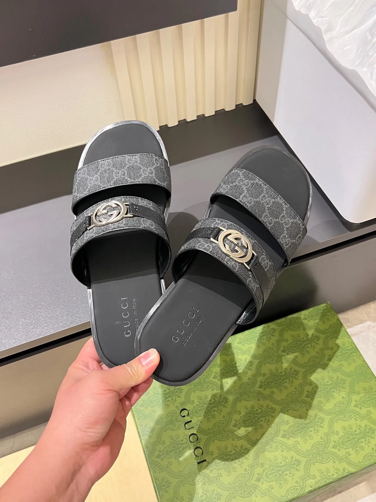 Gucci Screener GG Monogram Black Gray Pantuflas 9