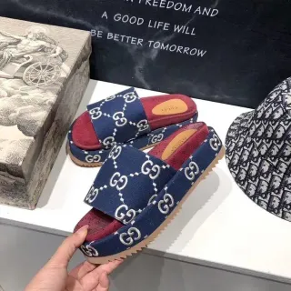 गुच्ची स्क्रीनर नेवी ब्लू और लाल GG Monogram स्लिपर्स