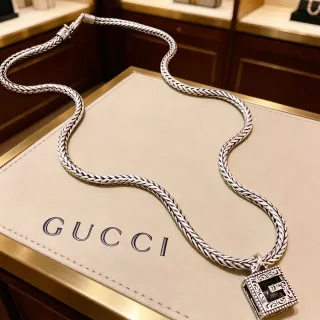 Gucci فضة أسود سلسلة متشابكة قلادة مربعة
