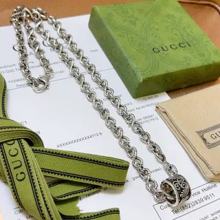 Collier Gucci Pendentif Interlocking G Chaîne de Maillons Figurale Argentée Verte