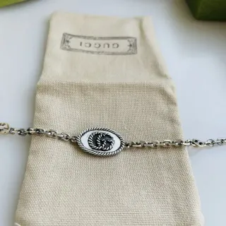 Gucci Silver-Toned Oval Rope-Edge Knot Medallion Bracelet