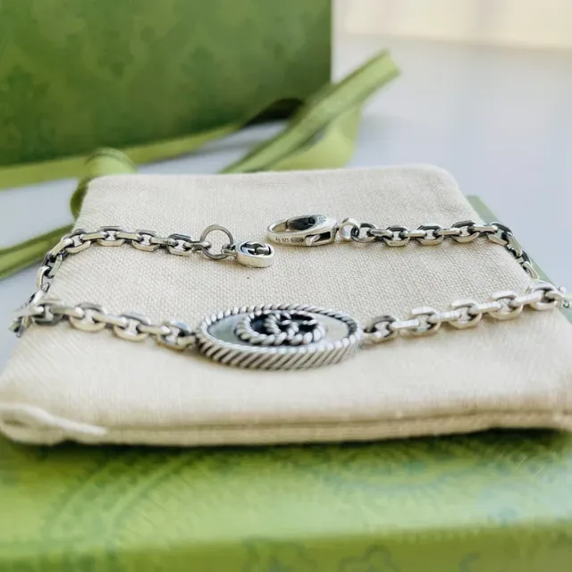 Gucci Silver-Toned Oval Rope-Edge Knot Medallion Bracelet 4