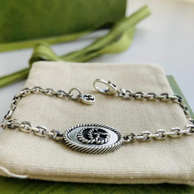 Gucci Silver-Toned Oval Rope-Edge Knot Medallion Bracelet 7