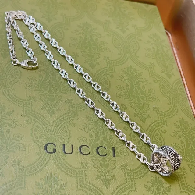 Gucci Silver Twisted Rope-Link Chain Cylindrical Engraved Pendant Necklace 7