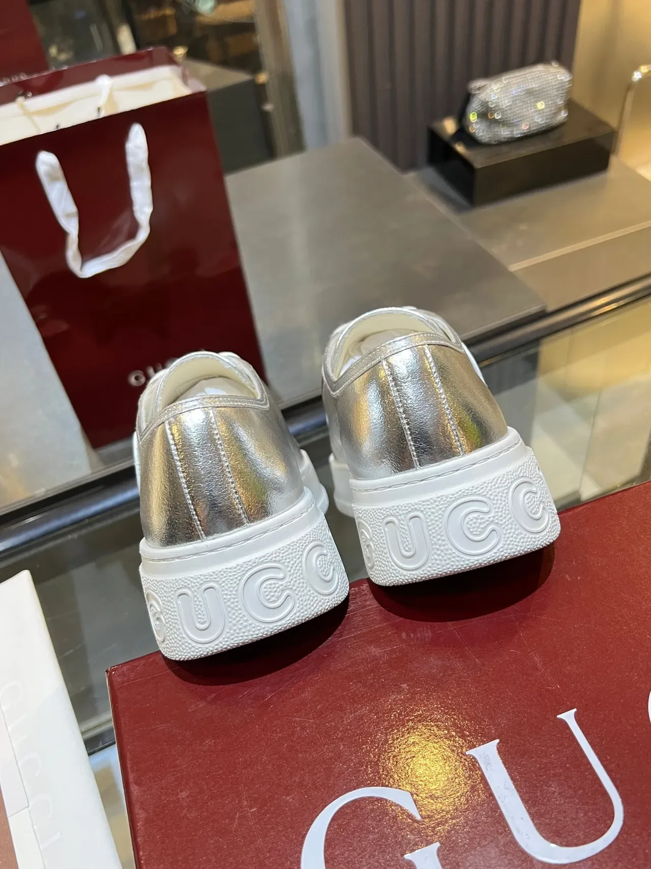 Gucci Sneakers Plataforma Cuero Plata Blanco Metálico Lifestyle 3