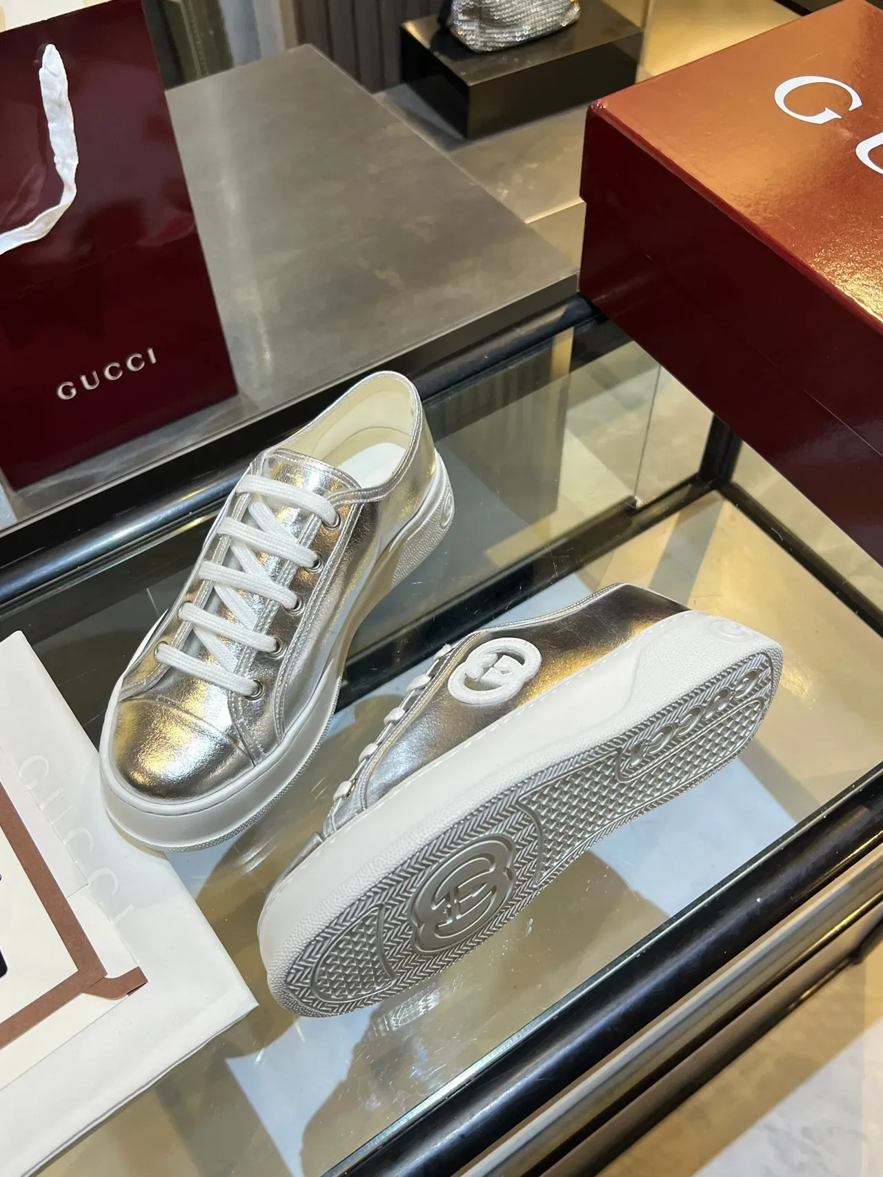 Gucci Sneakers Plataforma Cuero Plata Blanco Metálico Lifestyle 4